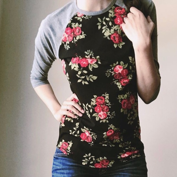 LuLaRoe Tops - LulaRoe Randy Baseball Tee NWOT